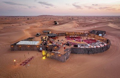 tourists and locals enjoying evening desert safari, morning desert safari, afternoon desert safar, overnight desert safari, private morning desert safari, romantic desert safari, bbq dinner in desert, on dubai desert safari options